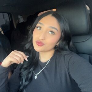 Meet your Posher, Mia